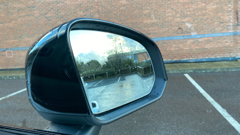 Volvo XC40 2.0 B3P Plus Dark 5dr Auto Petrol Estate